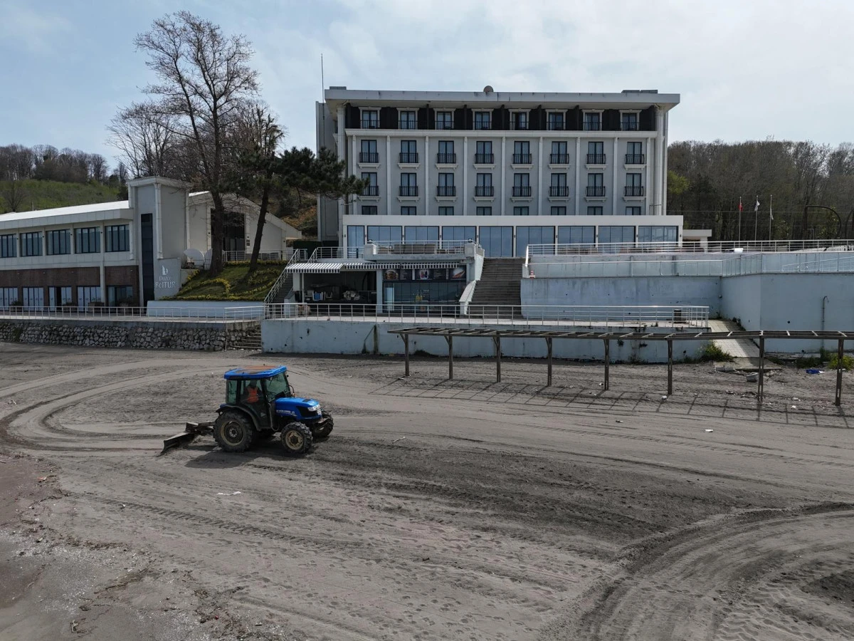 1 MAYIS&rsquo;TA KAPILARINI A&Ccedil;IYOR