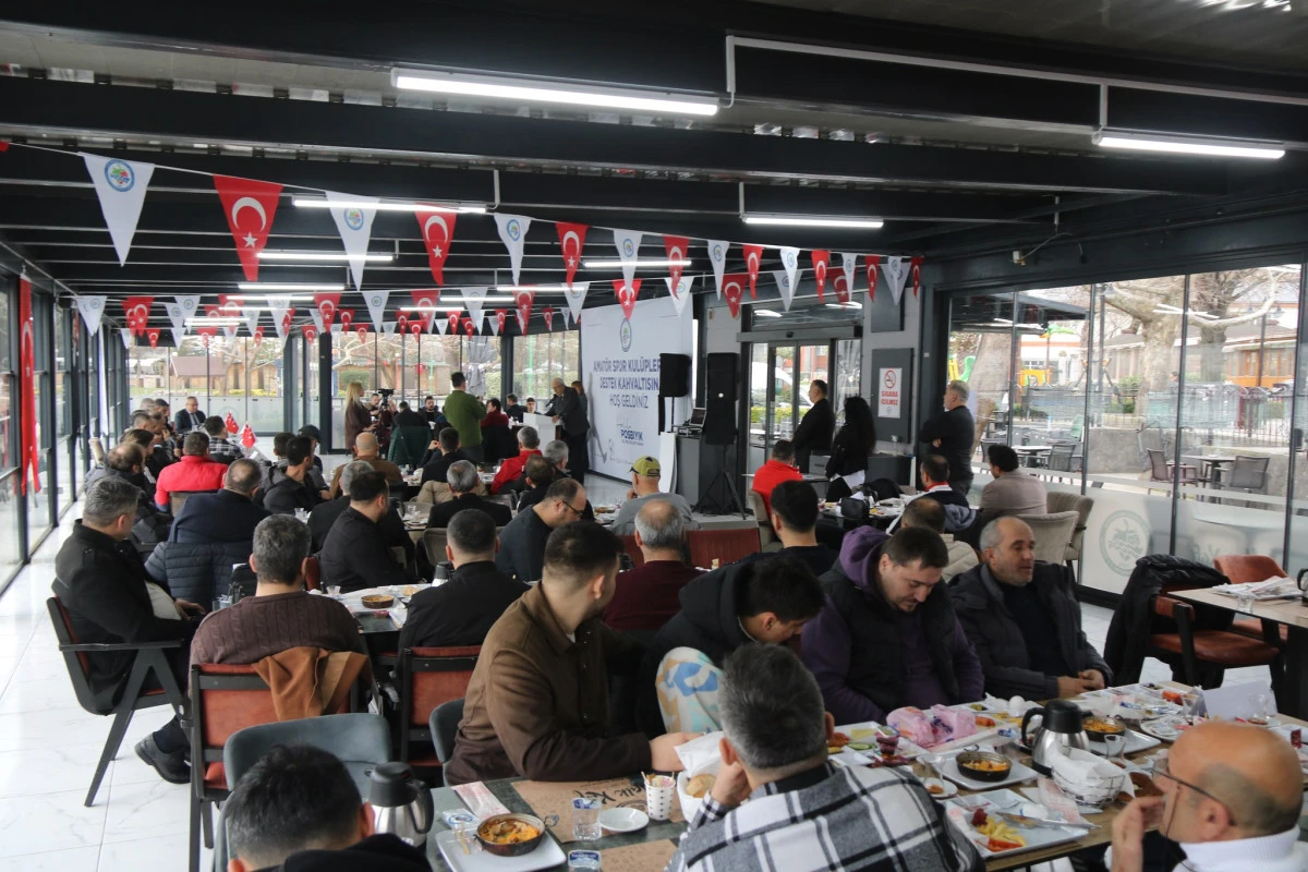 22 SPOR KUL&Uuml;B&Uuml;NE 1,5 MİLYON LİRA YARDIM YAPILDI