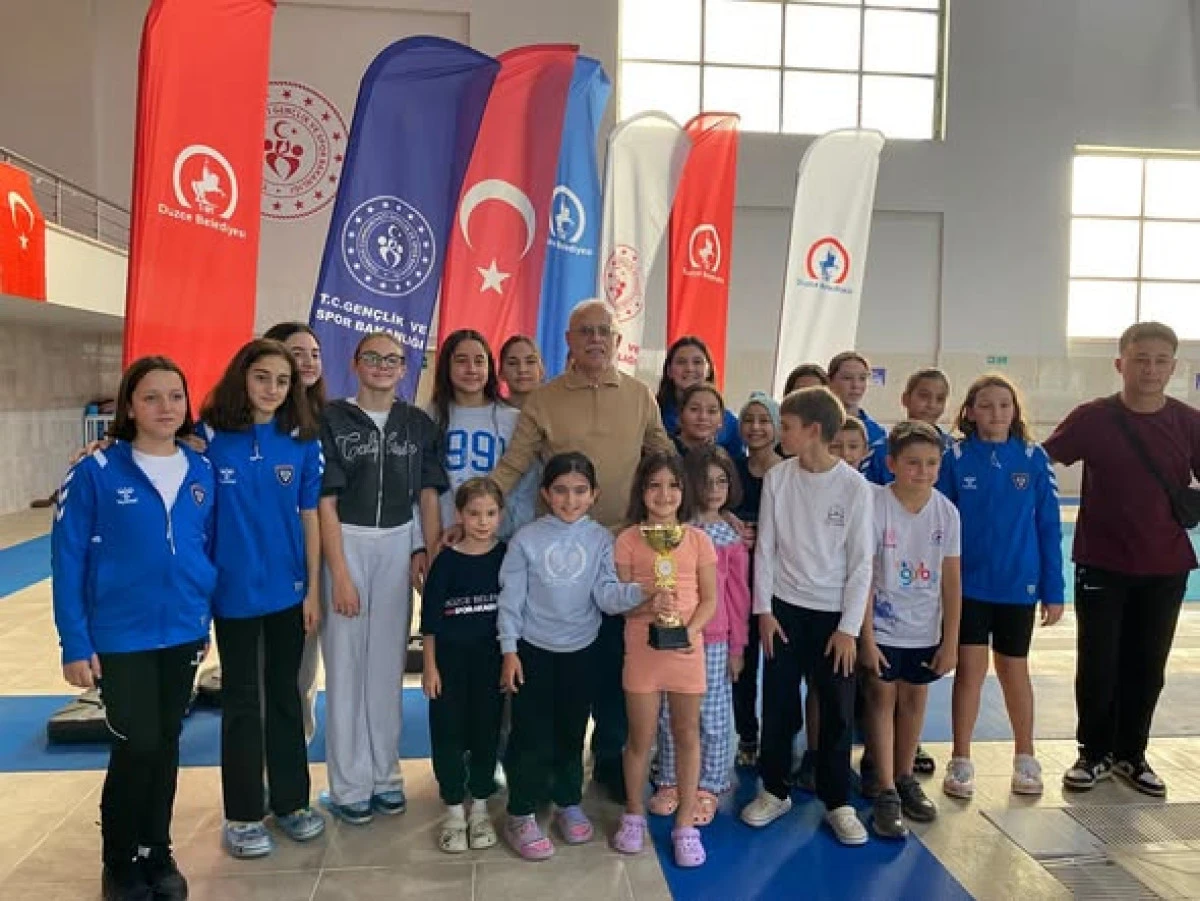 29 Ekim Cumhuriyet Bayramı Y&uuml;zme Yarışları D&uuml;zenlendi