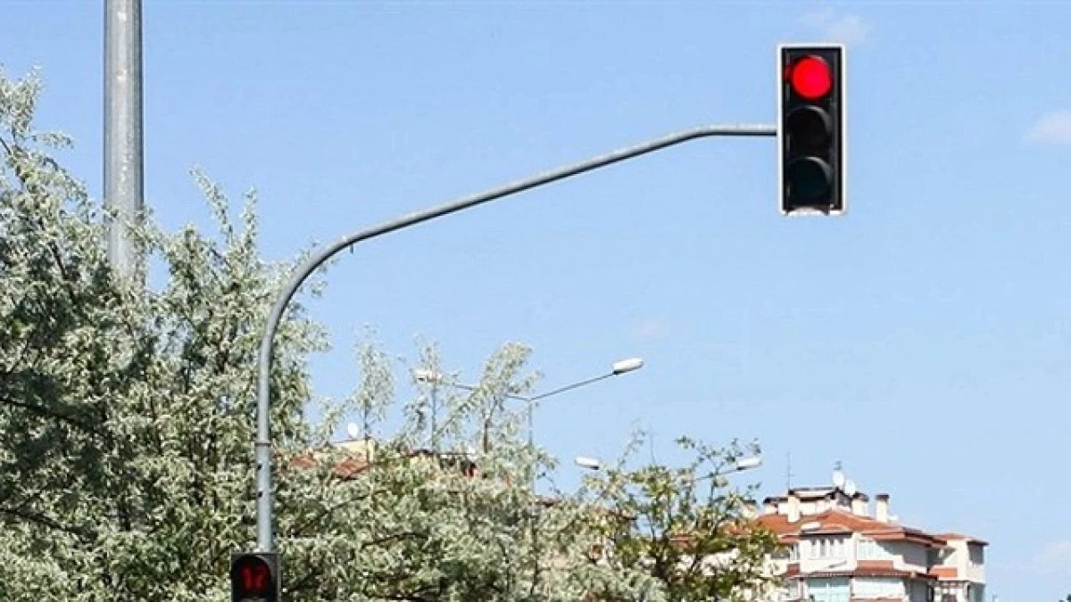 6. Kez Kırmızı Işık İhlalinde Ehliyet İptal Edilecek