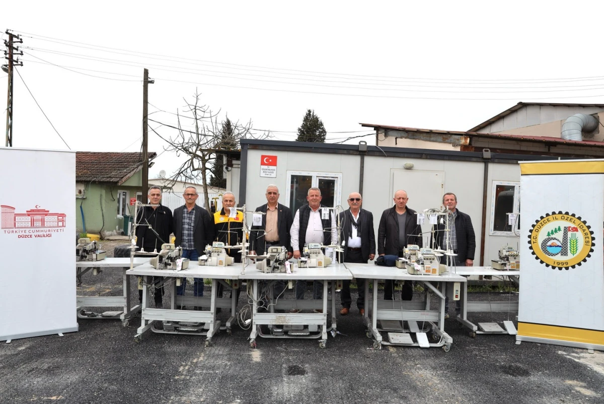 65 adet dikiş makinesi kursiyerlere ulaştırılmak &uuml;zere teslim edildi.