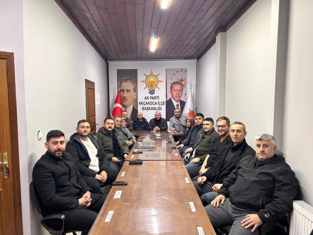 AK Parti Ak&ccedil;akoca İl&ccedil;e Teşkilatı  Toplandı