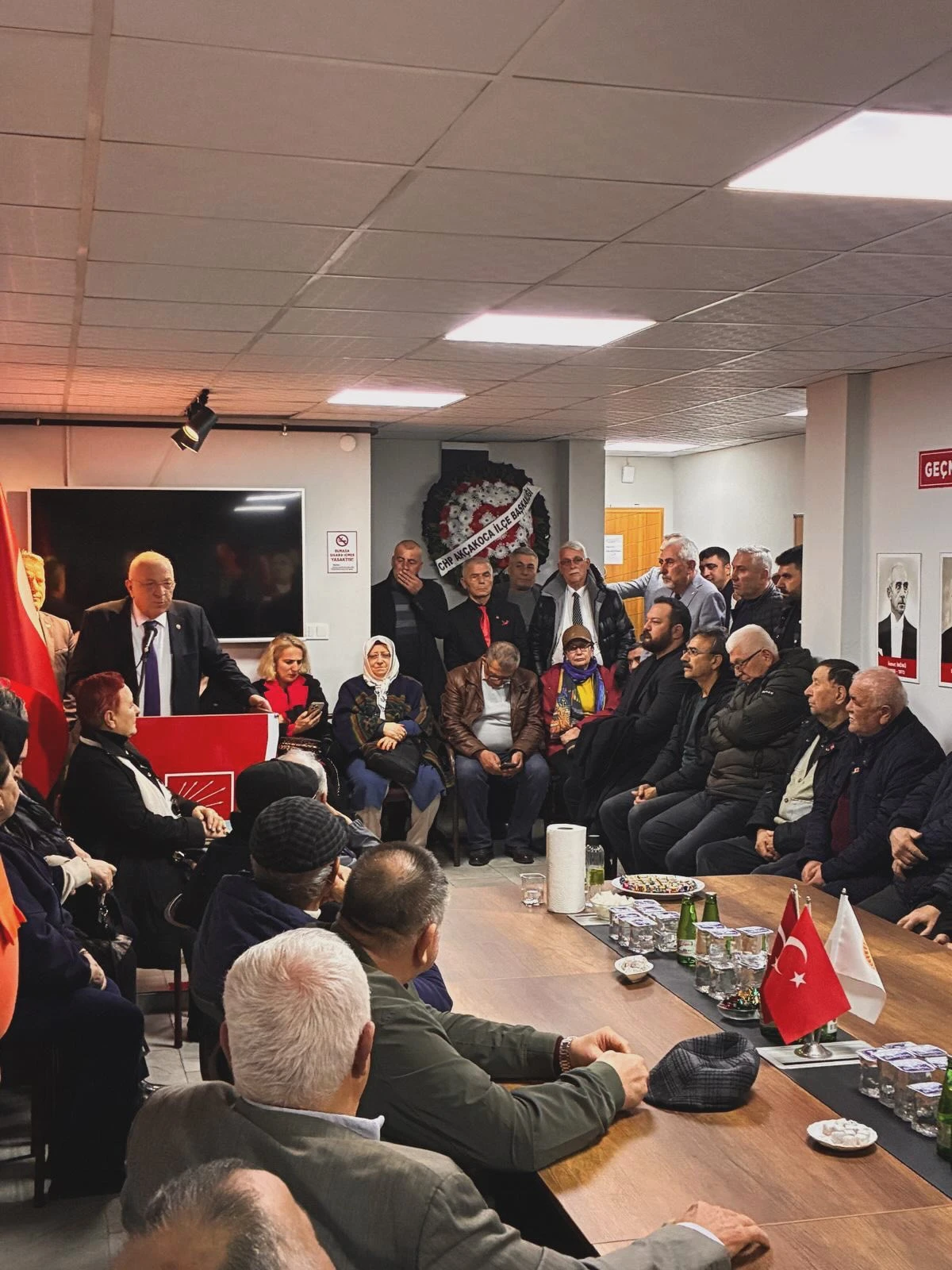 (G&ouml;r&uuml;nt&uuml;l&uuml;) AK&Ccedil;AKOCA CHP&rsquo;DE COŞKULU BAYRAMLAŞMA: &ldquo;M&Uuml;CADELEMİZİ B&Uuml;Y&Uuml;TECEĞİZ&rdquo;