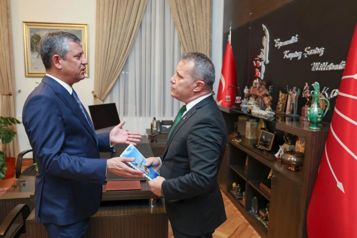 AKÇAKOCA CHP’DEN GENEL BAŞKAN’A KAPSAMLI DOSYA SUNUMU YAPILDI