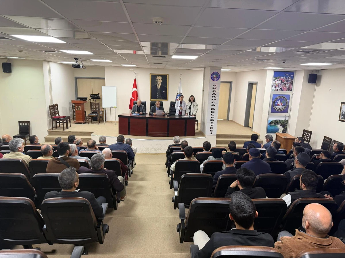 AK&Ccedil;AKOCA DA CAMİLERE ASILACAK