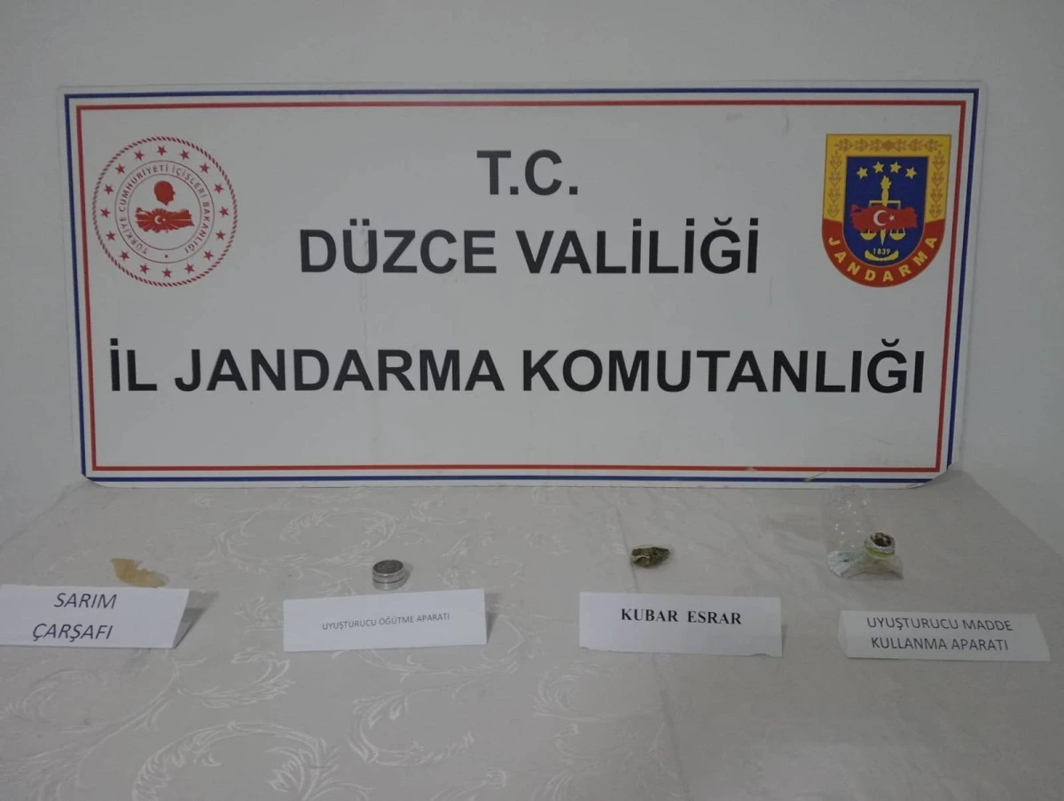 Akçakoca da ruhsatsız silah ve mühimmat ele geçirildi.