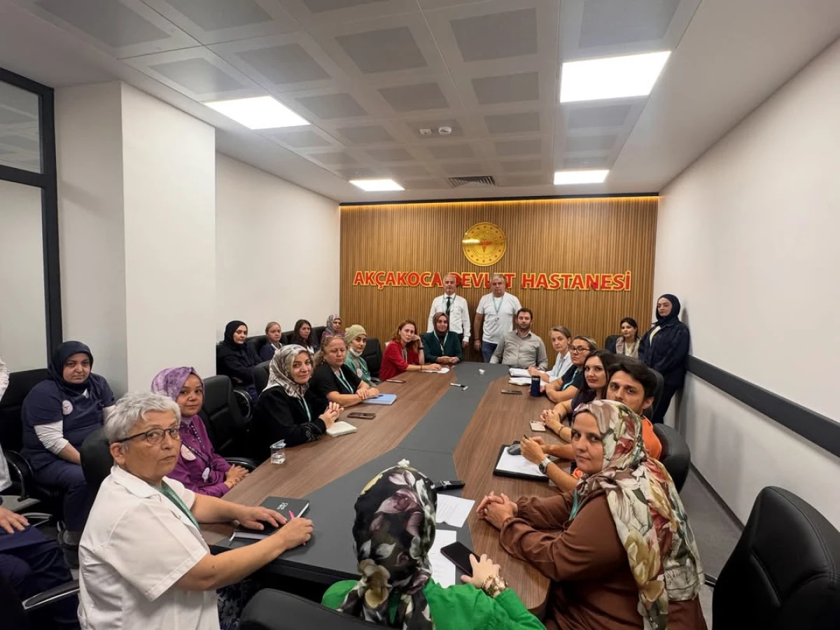 Ak&ccedil;akoca Devlet Hastanesi&rsquo;nde Aylık Değerlendirme Toplantısı Ger&ccedil;ekleştirildi