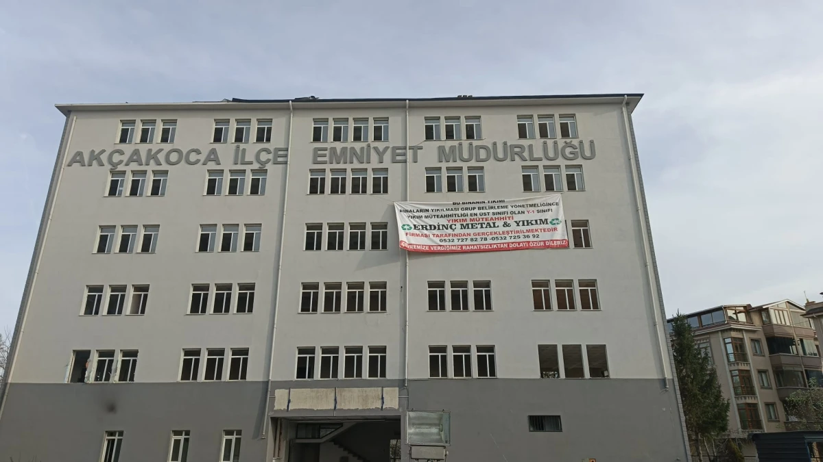 AK&Ccedil;AKOCA ESKİ EMNİYET BİNASINDA YIKIM BAŞLADI