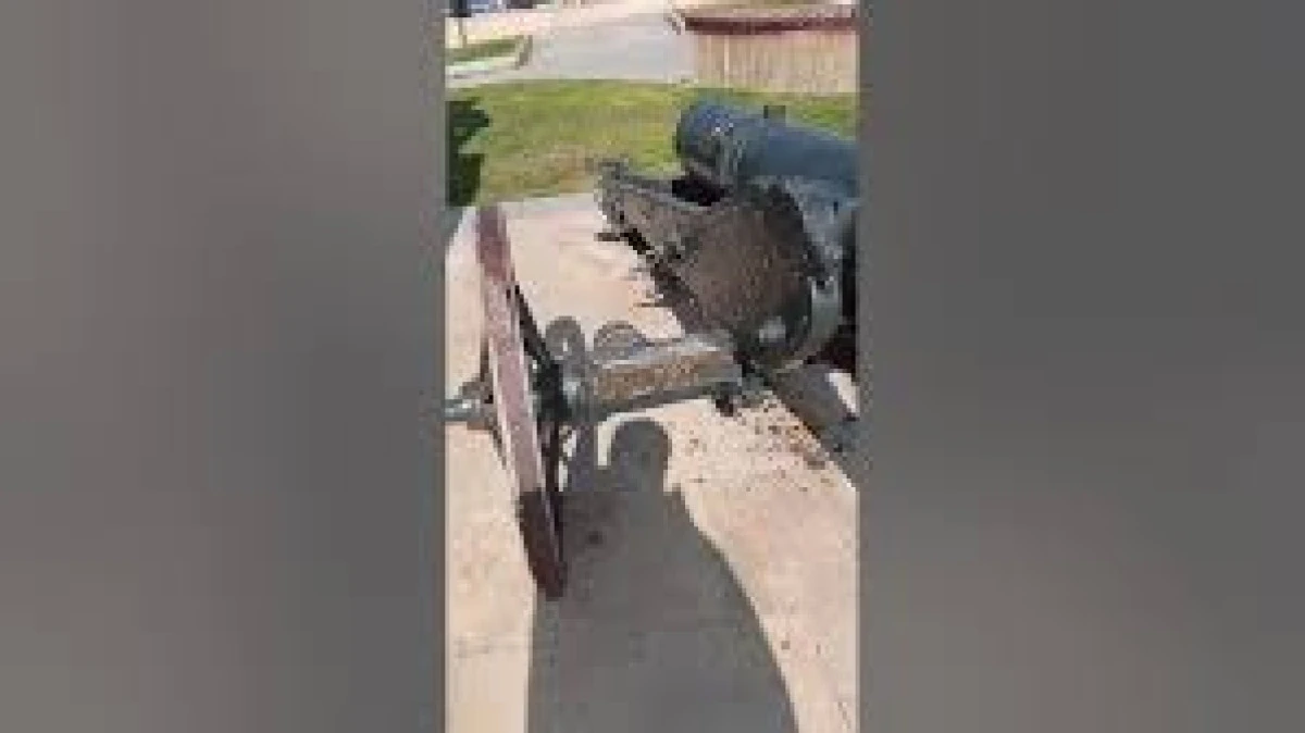 (G&ouml;r&uuml;nt&uuml;l&uuml;) AK&Ccedil;AKOCA ORHANGAZİ ANITI İ&Ccedil;LER ACISI HALDE: VATANDAŞLAR TEPKİLİ