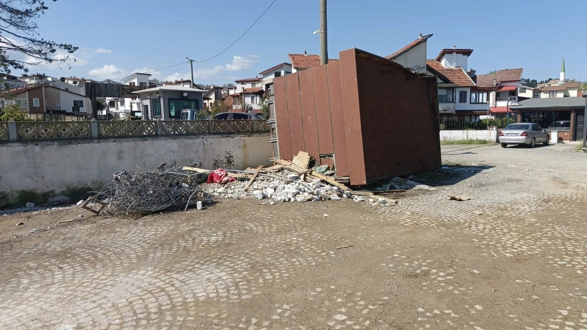 AK&Ccedil;AKOCA SAHİLİNDE TUVALET TEPKİSİ