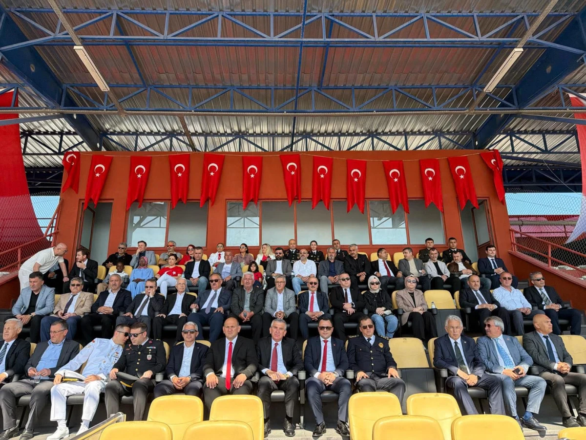 (G&ouml;r&uuml;nt&uuml;l&uuml;) AK&Ccedil;AKOCA&rsquo;DA 19 MAYIS KUTLAMALARI TEPKİLERİN G&Ouml;LGESİNDE GE&Ccedil;Tİ