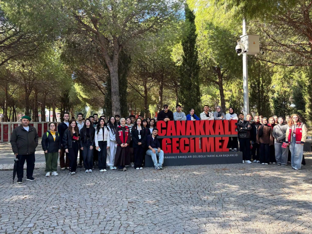 Ak&ccedil;akocada Eğitim G&ouml;ren 46 &Uuml;niversite &ouml;ğrencisi &Ccedil;anakkale de