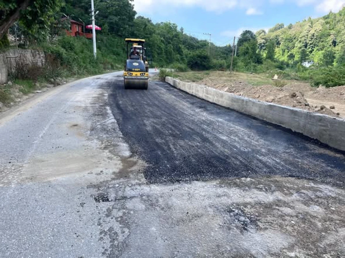 AK&Ccedil;AKOCA&rsquo;NIN 4 K&Ouml;Y&Uuml;N  BAĞLANTI YOLUNDA ASFALT YAMA &Ccedil;ALIŞMALARI TAMAMLANDI