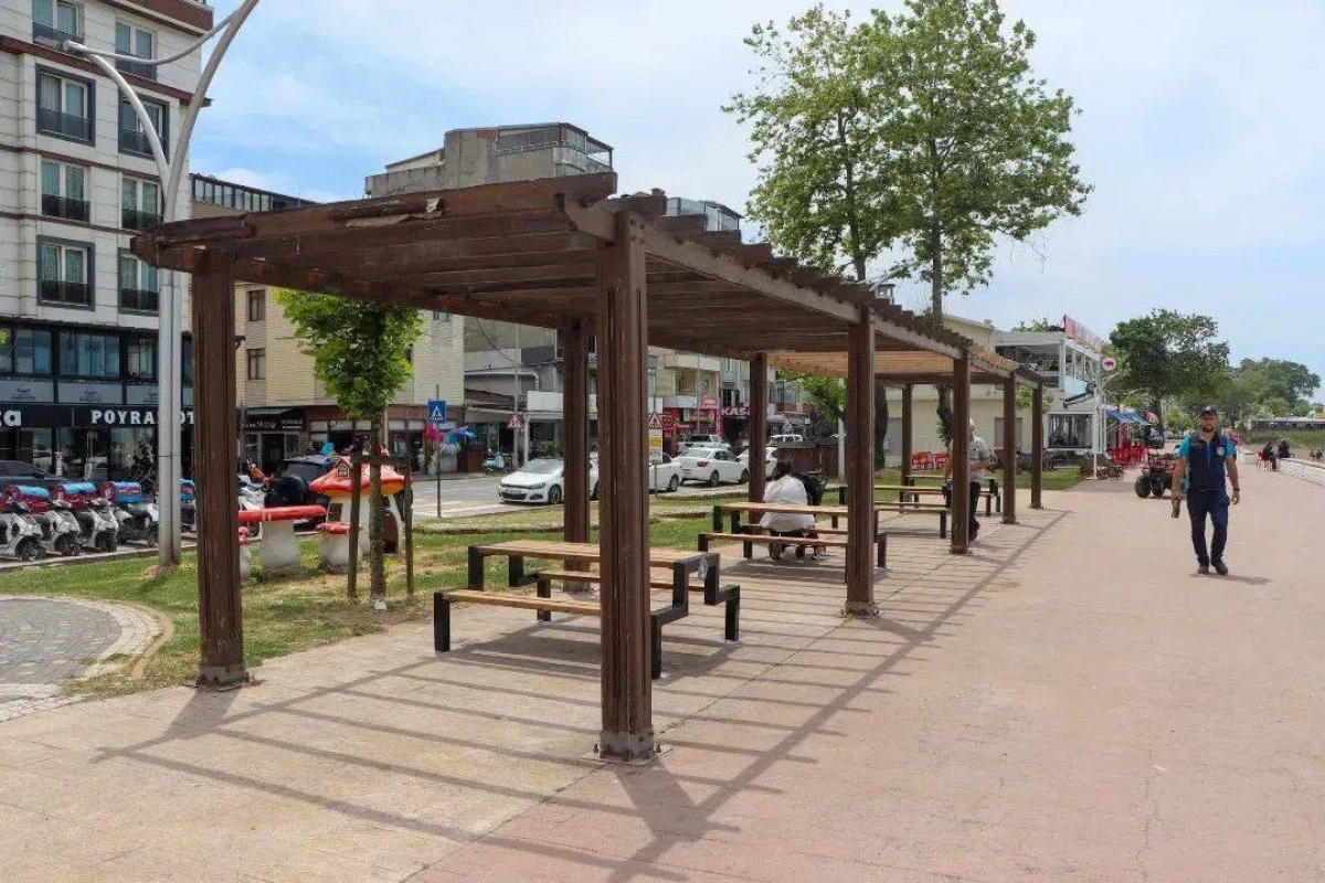Ak&ccedil;akoca&rsquo;da Kent Mobilyaları Yenileniyor