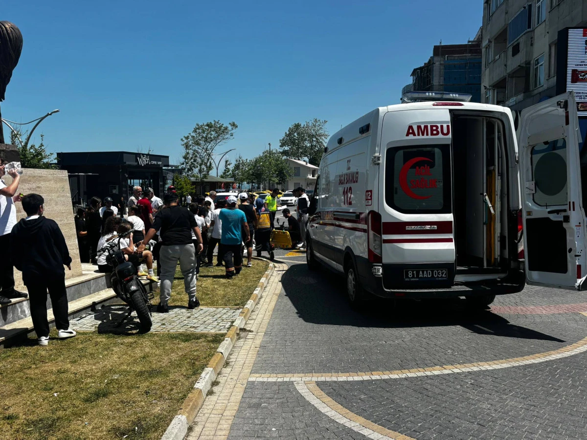 Ak&ccedil;akoca&rsquo;da Motosiklet Kazası: 1 Yaralı