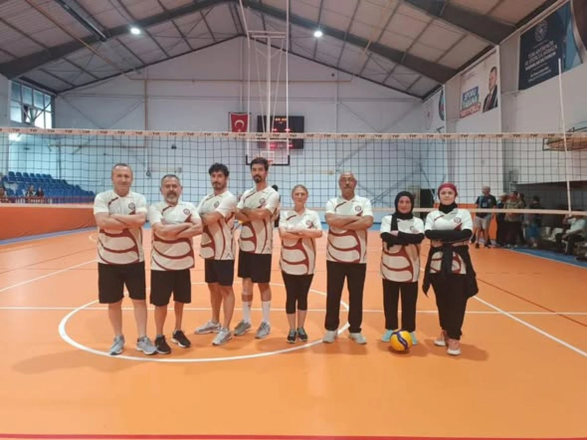 Ak&ccedil;akocada &Ouml;ğretmenler Arası &lsquo;&rsquo;Dostluk Voleybol Turnuvası&rsquo;&rsquo; Tamamlandı