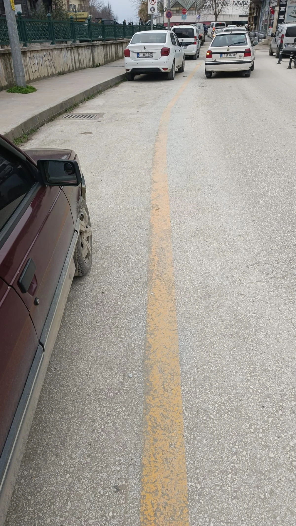 Ak&ccedil;akoca&rsquo;da Trafik Sorunu: Vatandaşların Duyarsızlığı Hizmeti Aksatıyor