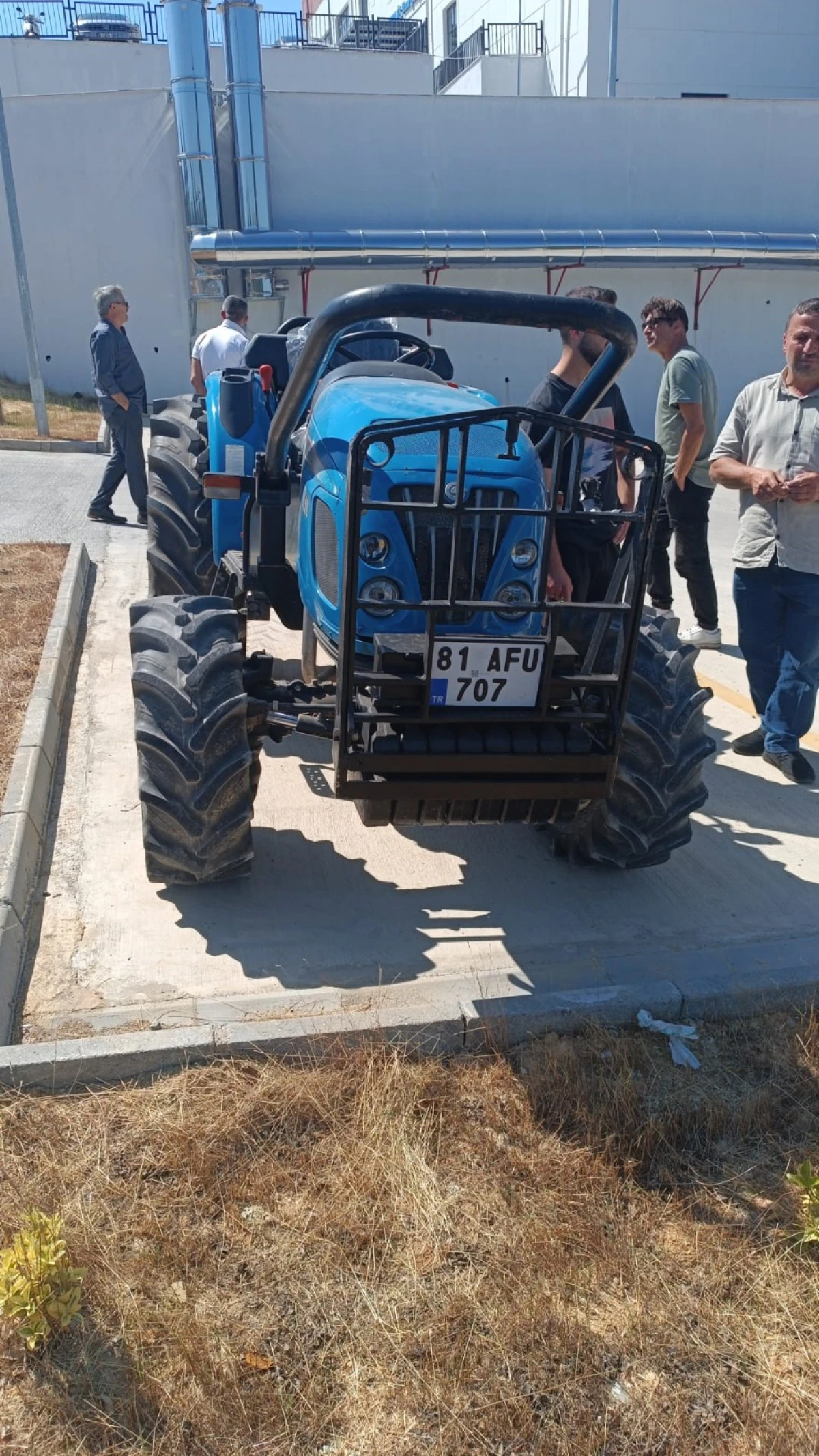 AK&Ccedil;AKOCA'DA TRAKT&Ouml;R KAZASI: 1 KİŞİ HAYATINI KAYBETTİ