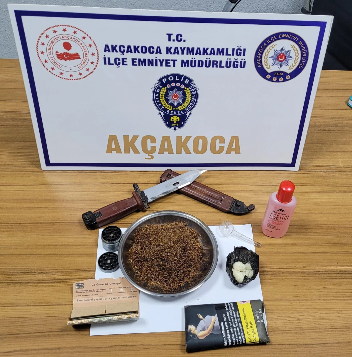 AK&Ccedil;AKOCA'DA UYUŞTURUCU OPERASYONU: KOVALAMACA SONRASI YAKALANDI