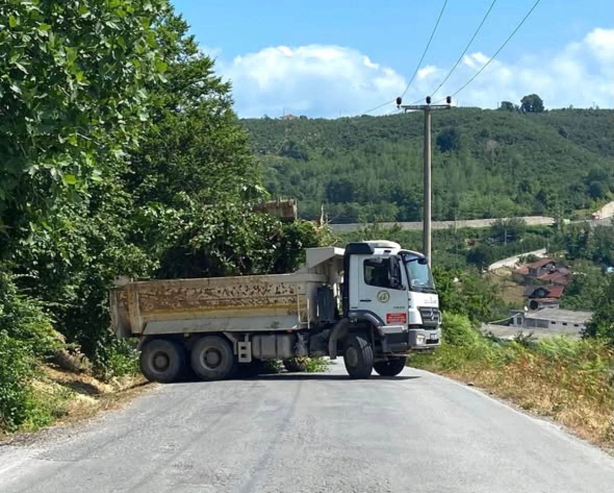 Ak&ccedil;akoca&rsquo;da Yol ve Altyapı &Ccedil;alışmaları Aralıksız S&uuml;r&uuml;yor