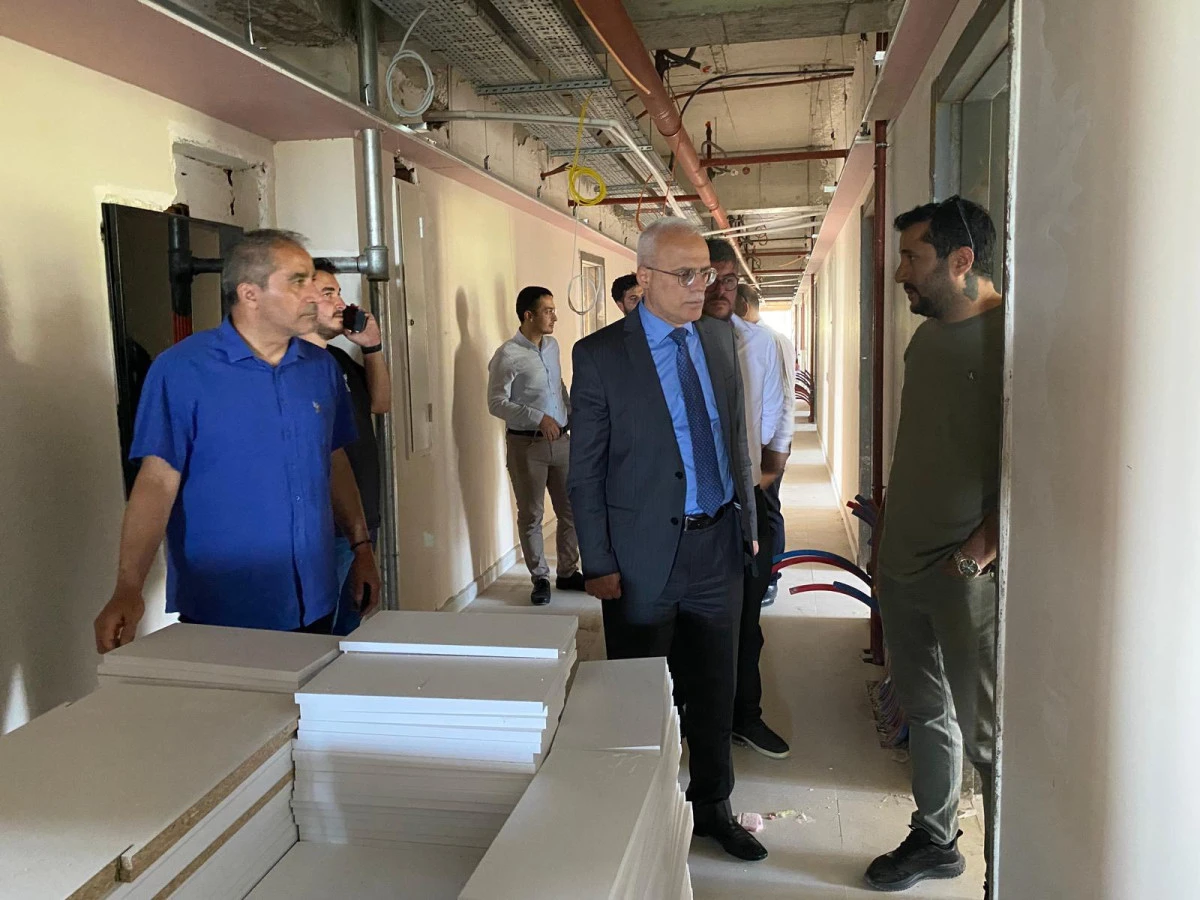 Ak&ccedil;akoca&rsquo;daki Yurt İnşaatını Yerinde İnceledi