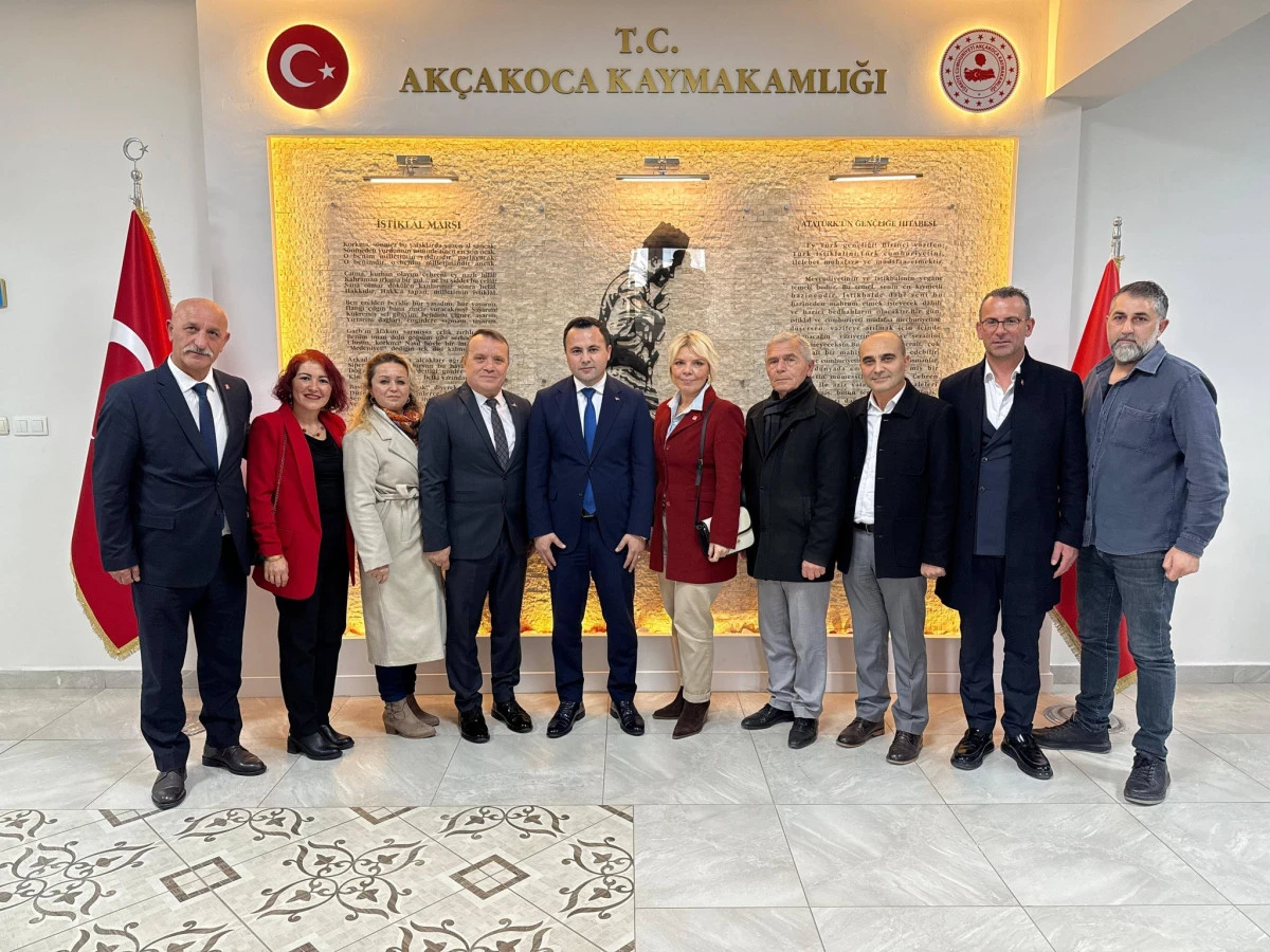 Ak&ccedil;akoca&rsquo;nın Sorunları Masaya Yatırıldı: CHP Y&ouml;netimi Kaymakam Uzan&rsquo;ı Ziyaret Etti
