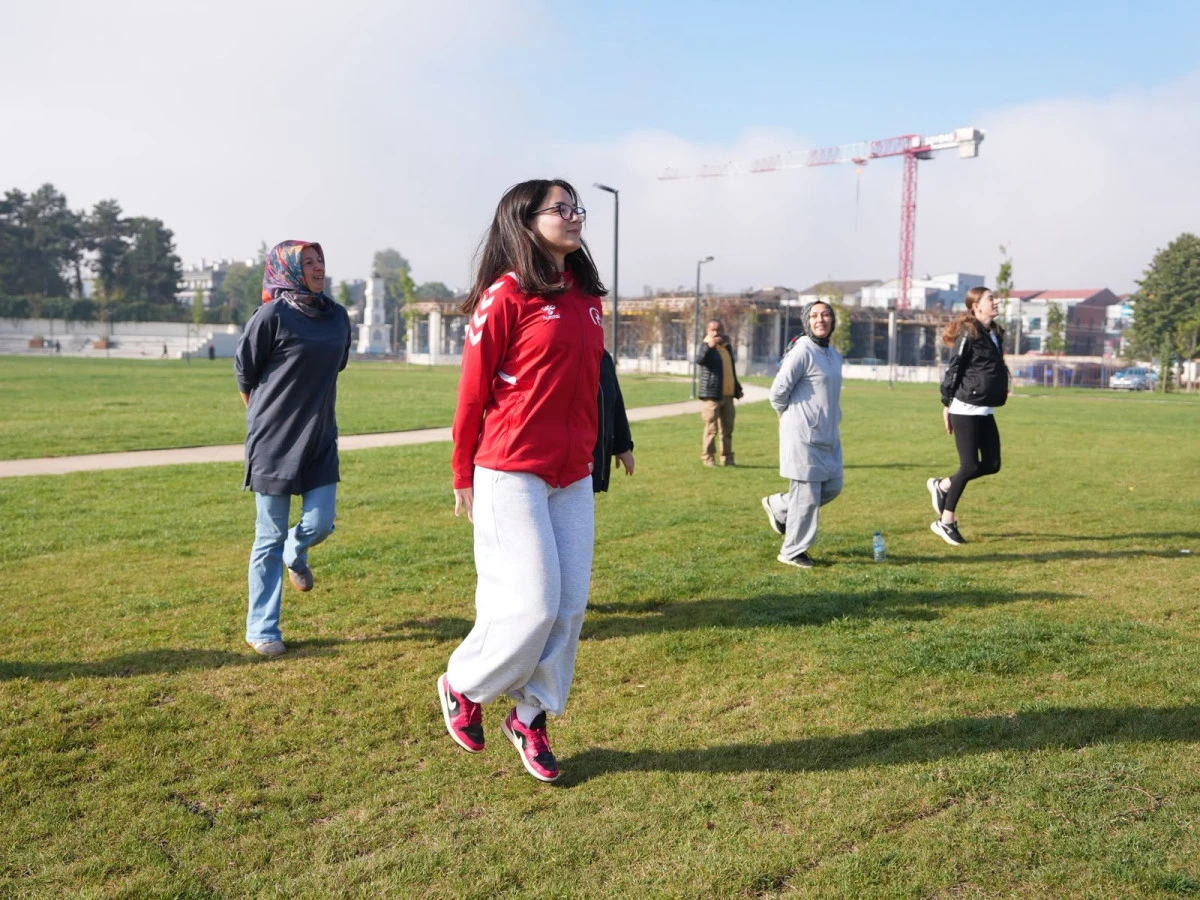 ANNELER, HAFTANIN 3 G&Uuml;N&Uuml; SPORLA BULUŞACAK