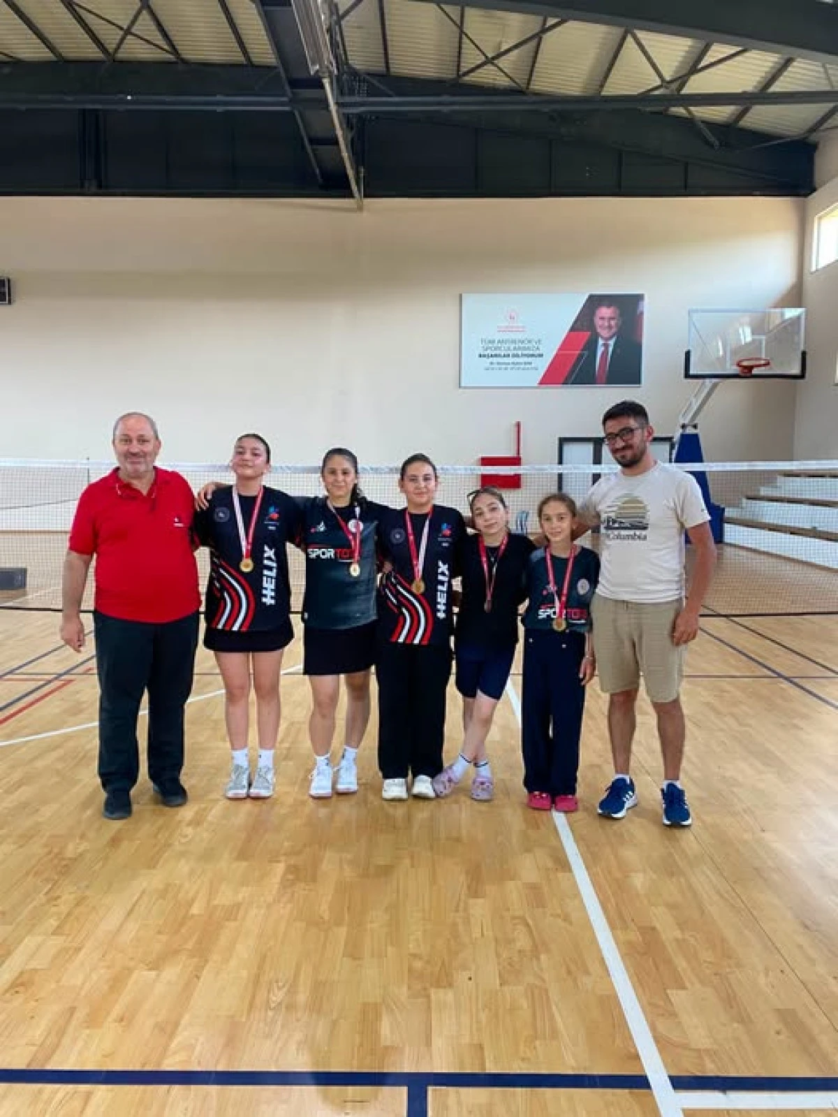 Badminton Kız Takımımız Yarı Finallerde