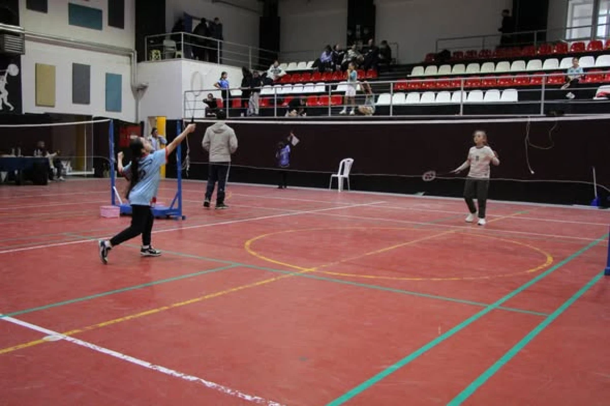 Badminton M&uuml;sabakaları Sona Erdi 