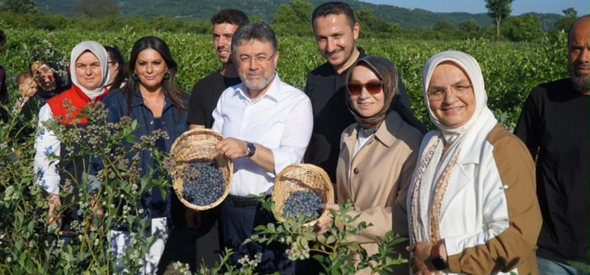 BAKAN YUMAKLI&rsquo;DAN  D&Uuml;ZCE DE GEN&Ccedil; &Uuml;RETİCİYE ZİYARET