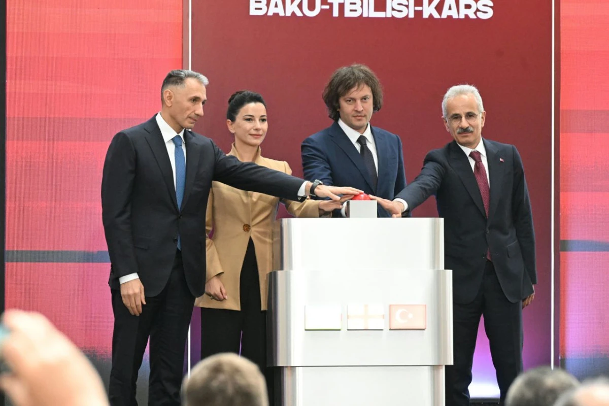 Bak&uuml;-Tiflis-Kars Demiryolu Hattı Tam Kapasite ile Hizmete A&ccedil;ıldı