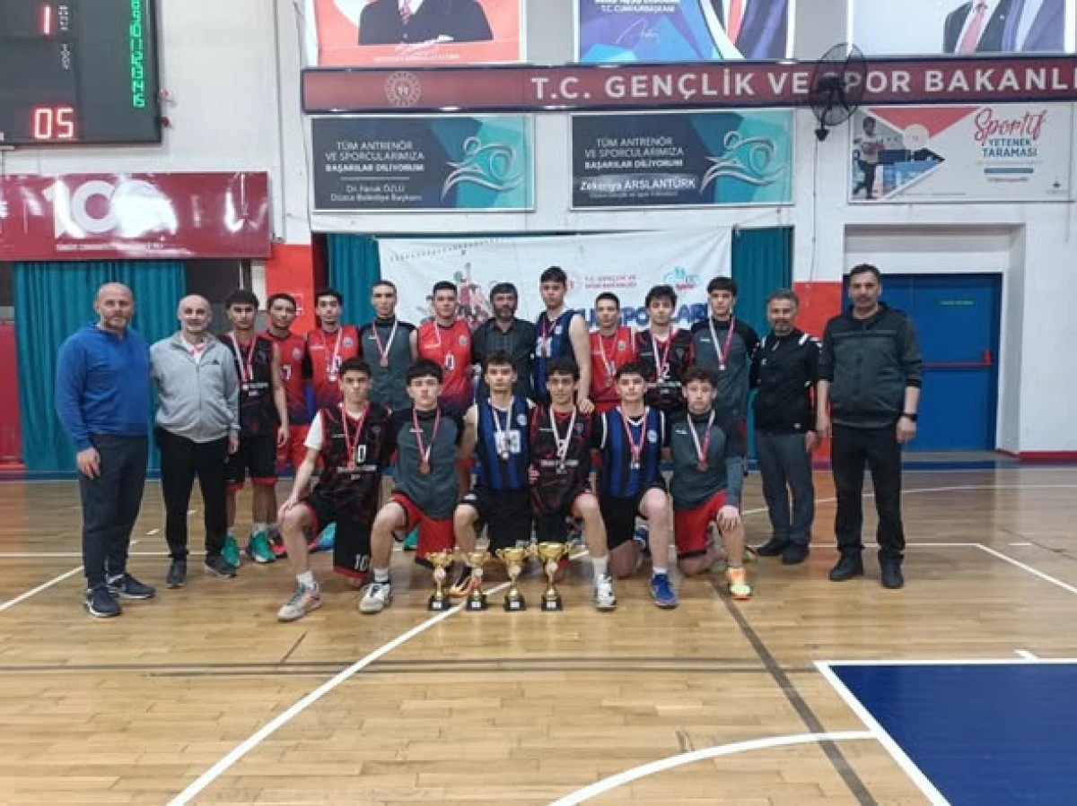 Basketbol M&uuml;sabakaları Sona Erdi