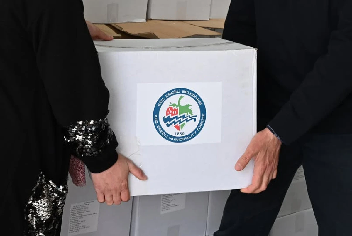 BAYRAM &Ouml;NCESİ BİN AİLEYE GIDA YARDIMINDA BULUNUYOR