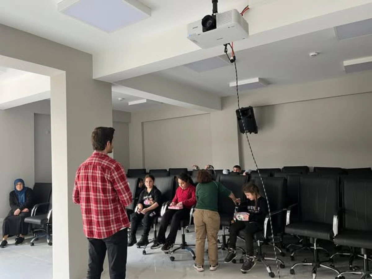 BOĞAZİ&Ccedil;İ GEN&Ccedil; OFİS&rsquo;TE İNGİLİZCE SER&Uuml;VENİ BAŞLADI