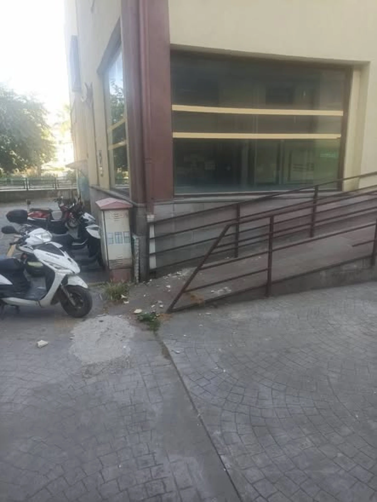 BU SOKAK KİMSENİN UMURUNDA MI?&rdquo;
