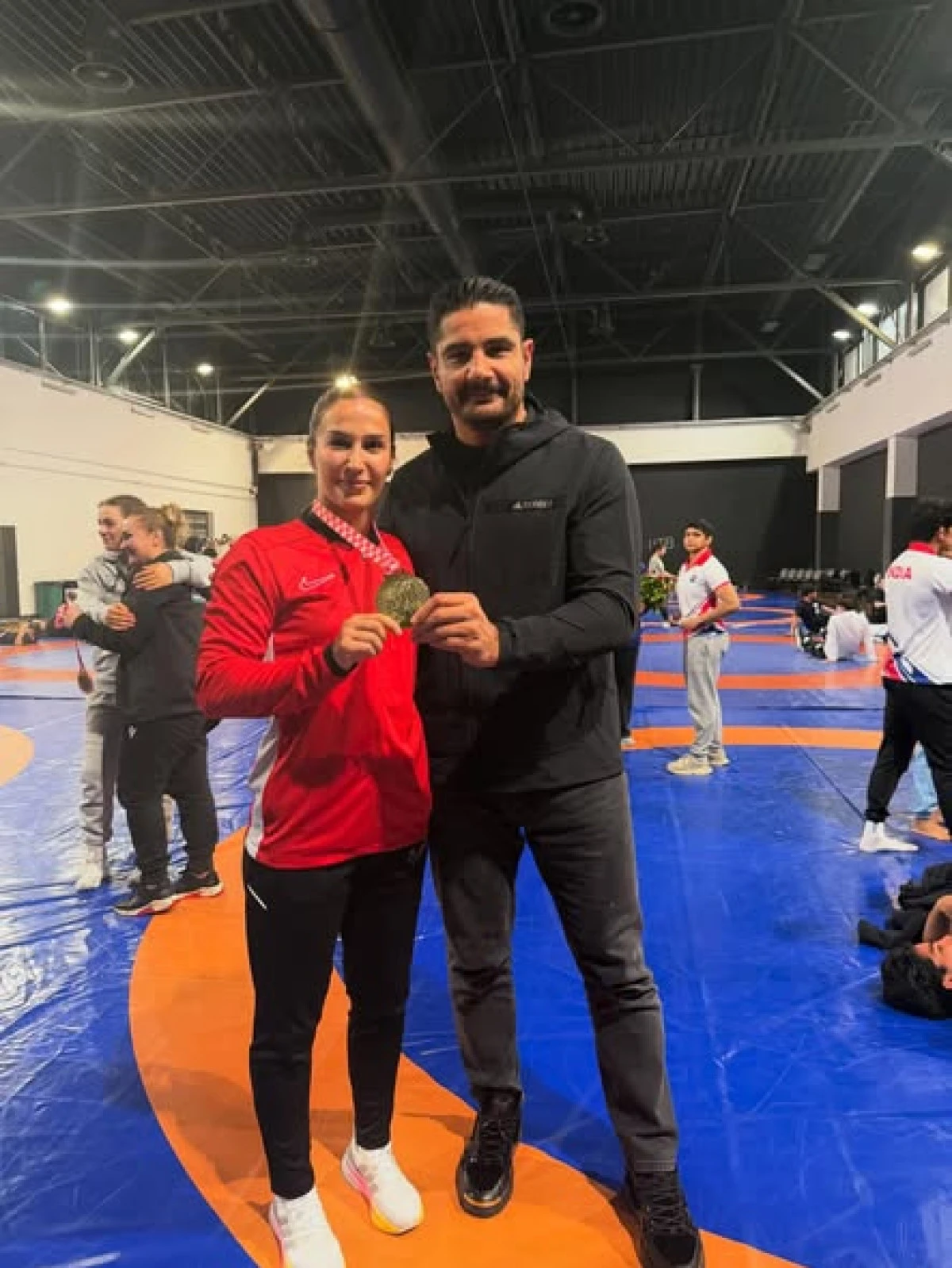 Buse Tosun &Ccedil;avuşoğlu altın madalya kazandı.