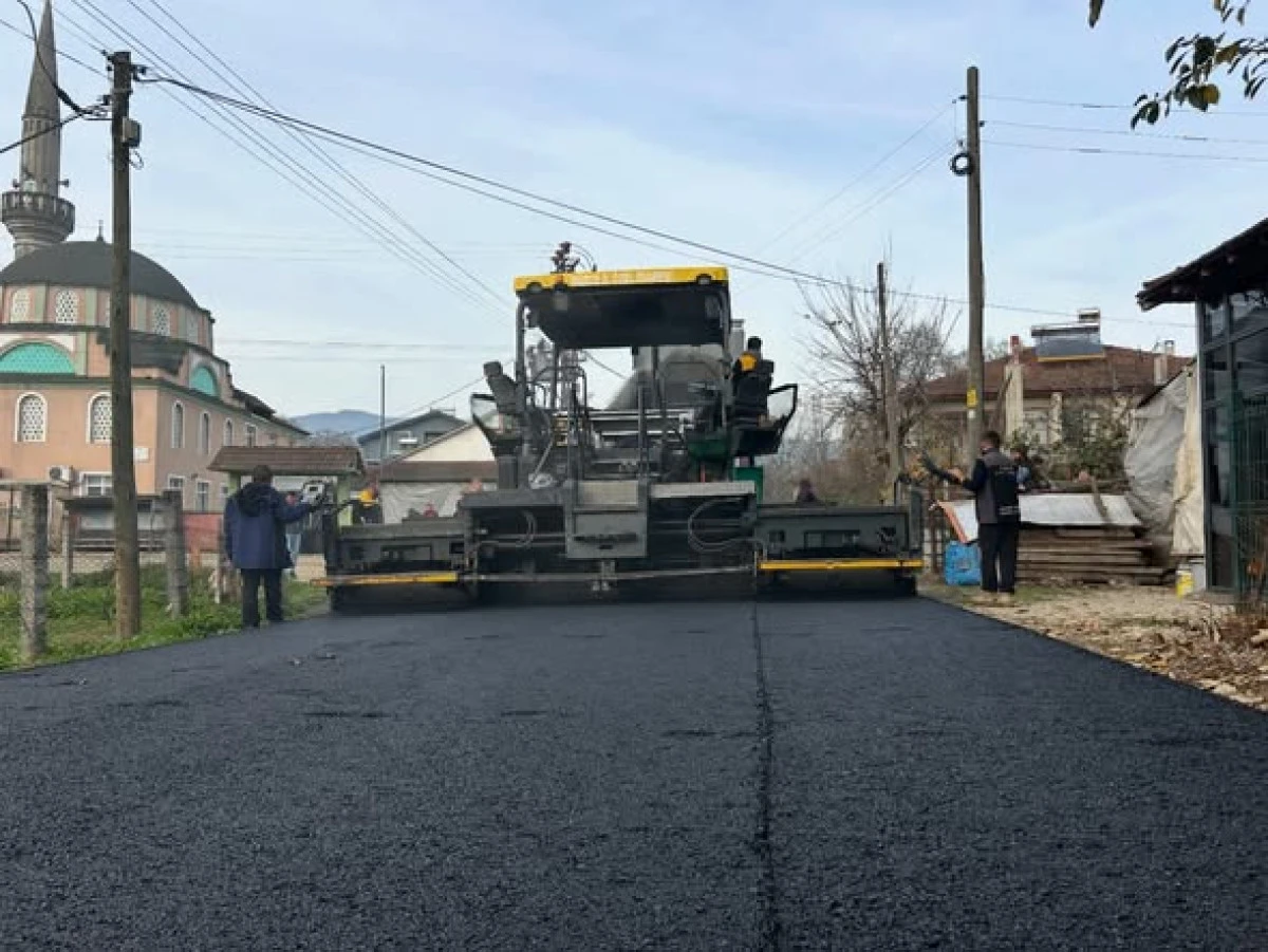 Çalılık Köyü’nde Sıcak Asfalt Çalışmaları Aralıksız Sürüyor