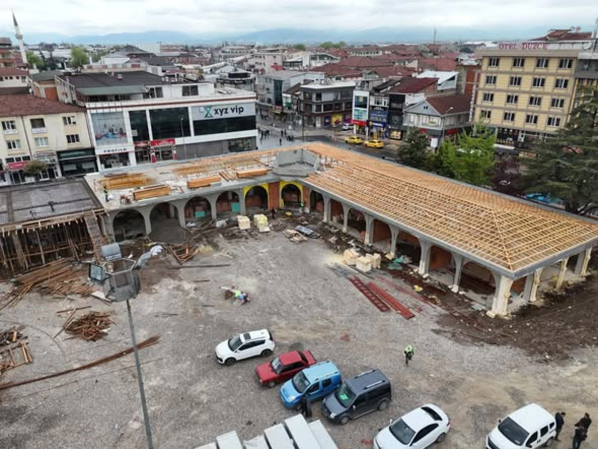 CEDİDİYE &Ccedil;ARŞISINDA 51 D&Uuml;KKANIN İNŞAASI S&Uuml;R&Uuml;YOR