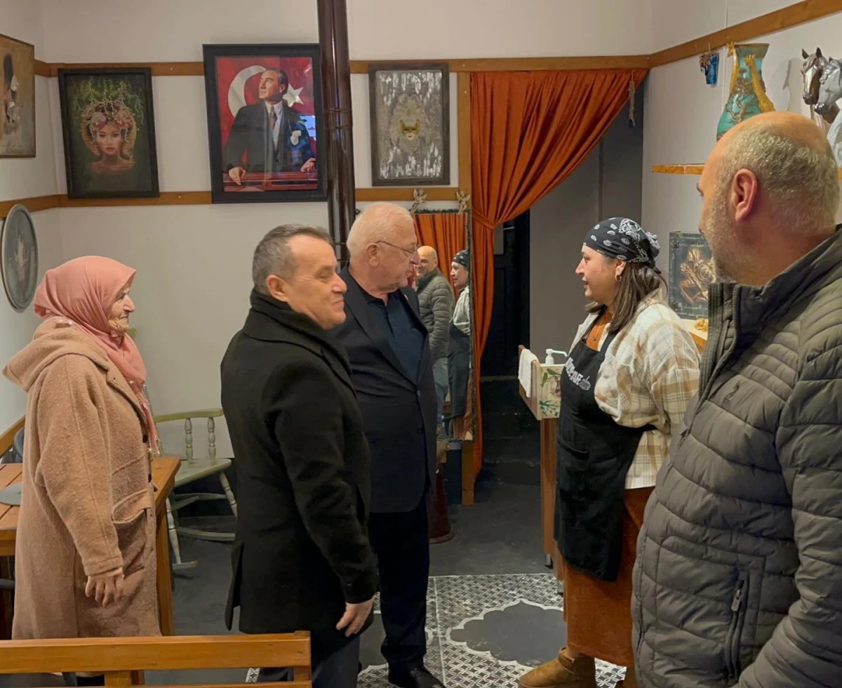 CHP&rsquo;Lİ &Ouml;ZCAN&rsquo;DAN TARİHİ PAZAR ESNAF ZİYARETİ