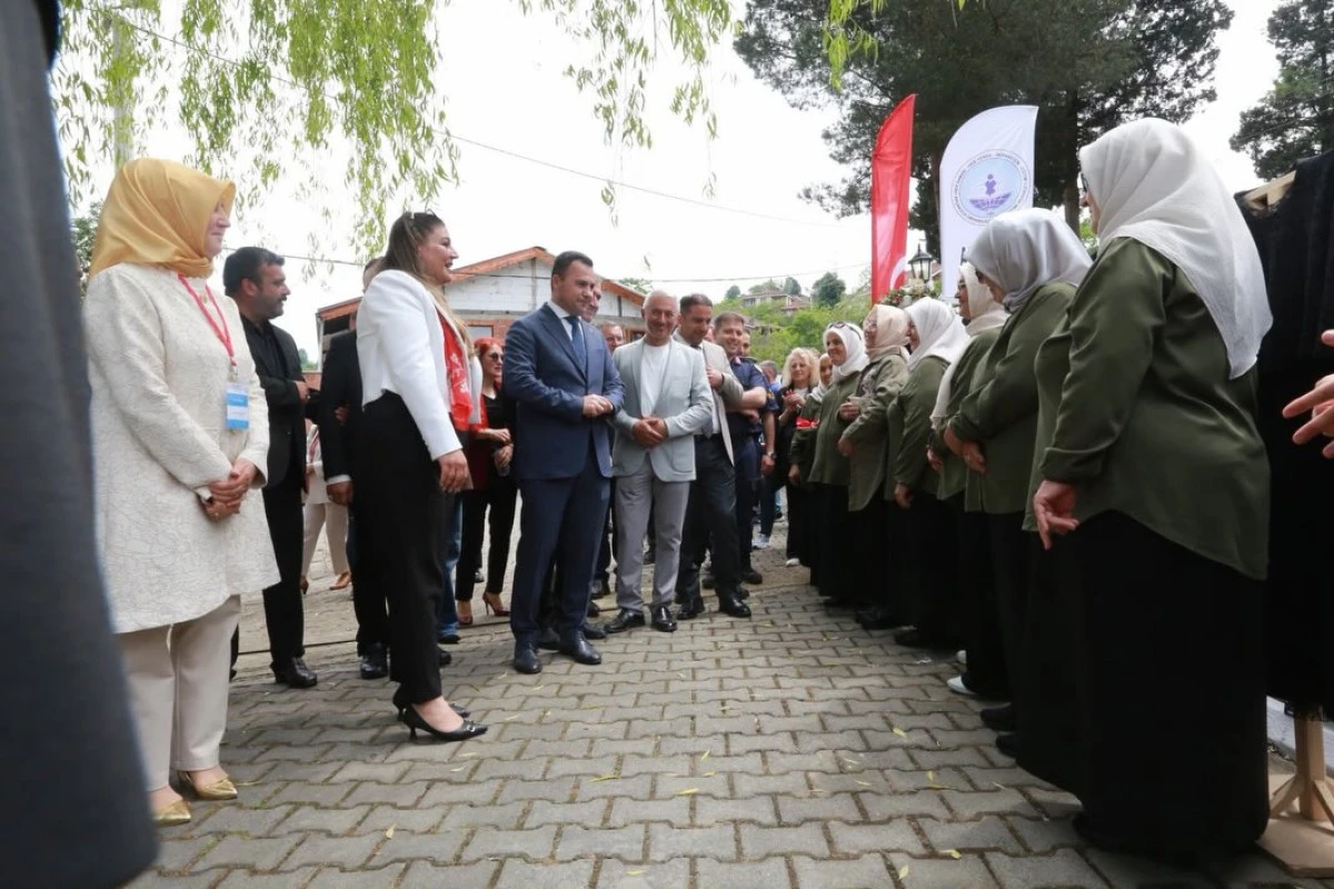 &Ccedil;i&ccedil;ekpınar K&ouml;y&uuml;&rsquo;nde &ldquo;Kurslarımızla K&ouml;ylerdeyiz&rdquo; Sergisine Yoğun İlgi