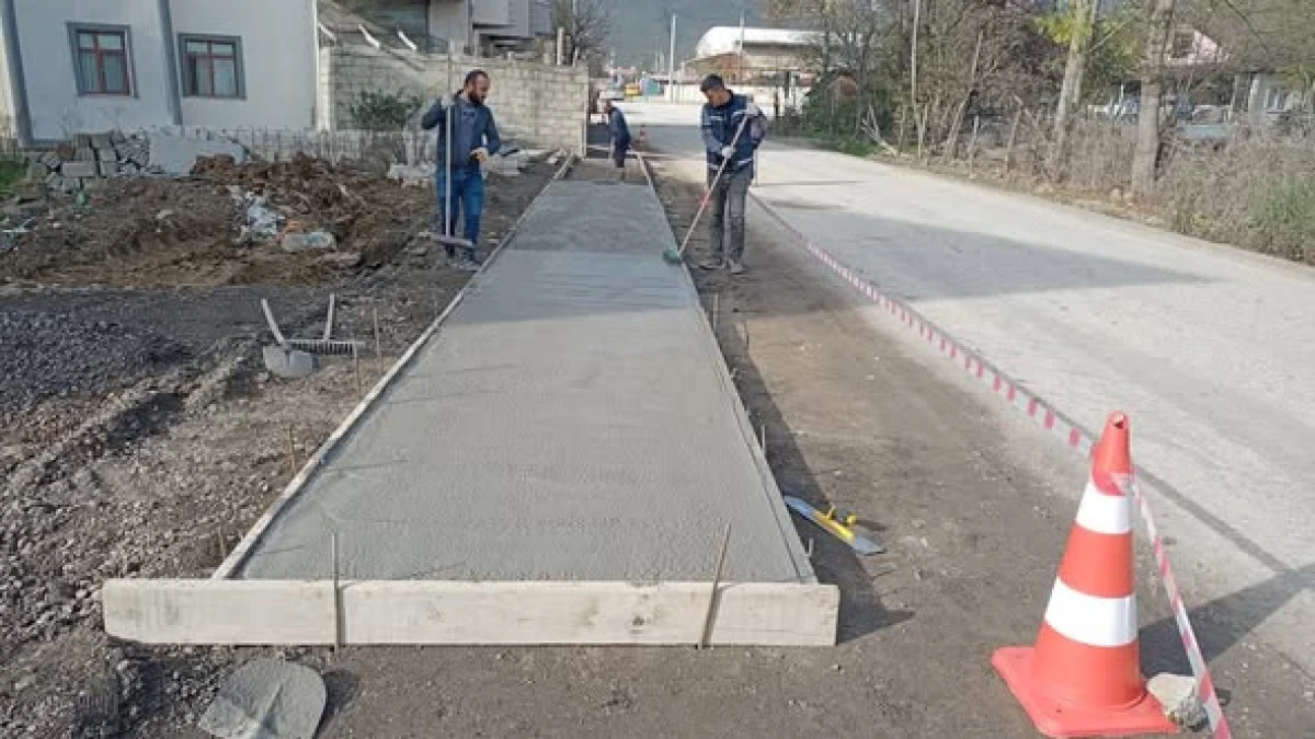 ÇİLİMLİ BELEDİYESİNDEN BETON KALDIRIM ÇALIŞMASI