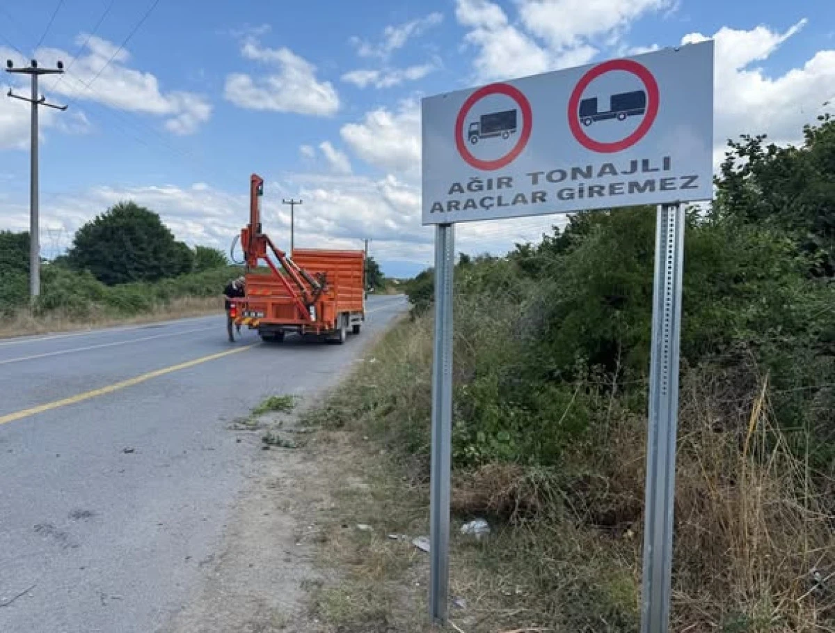 &Ccedil;ilimli Yenivakıf K&ouml;y&uuml; Grup Yolunda Trafik G&uuml;venliği Artırıldı