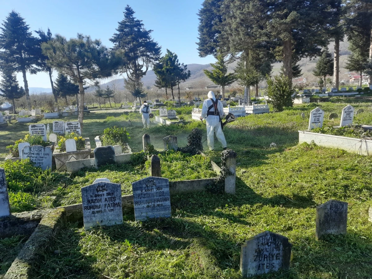 &Ccedil;ilimli&rsquo;de Bayram &Ouml;ncesi Mezarlıklarda Bakım &Ccedil;alışmaları Başladı