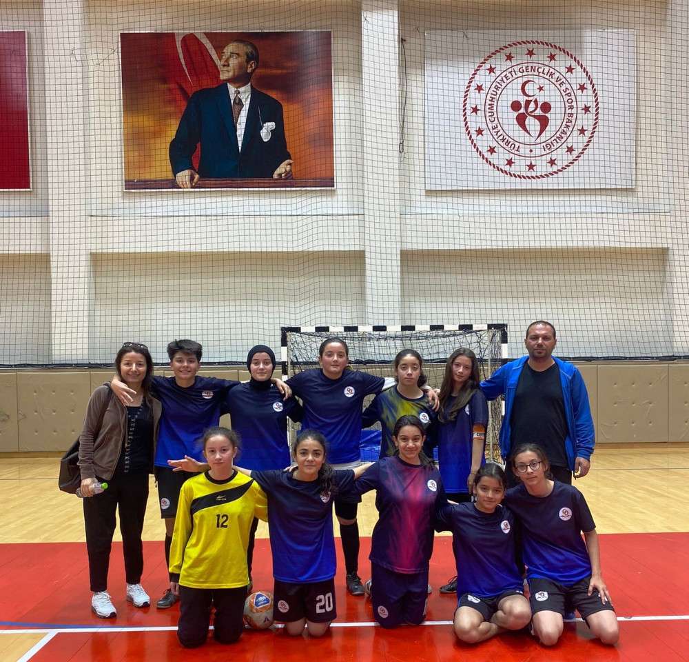 Cumayeri Orta Okulu Kız Futbol takımı Türkiye finallerinde