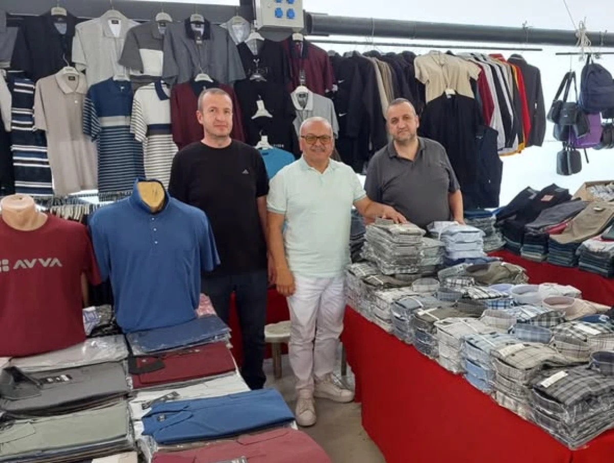 DESOB Başkanı B&uuml;lent Keser, Merkez Tuhafiyeciler Pazarı Esnafıyla Bir Arada