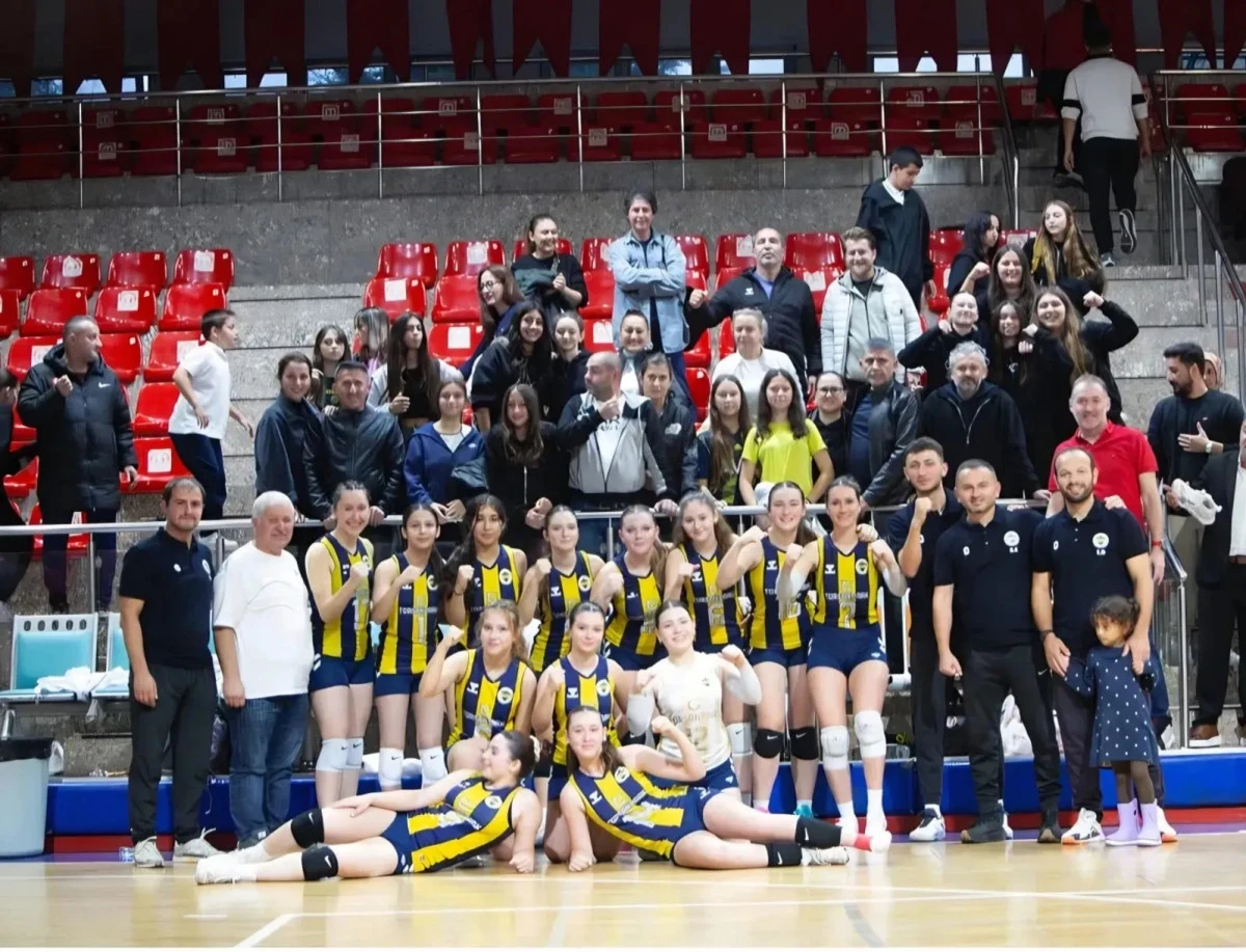 D&uuml;zce 1907 kendi evinde
