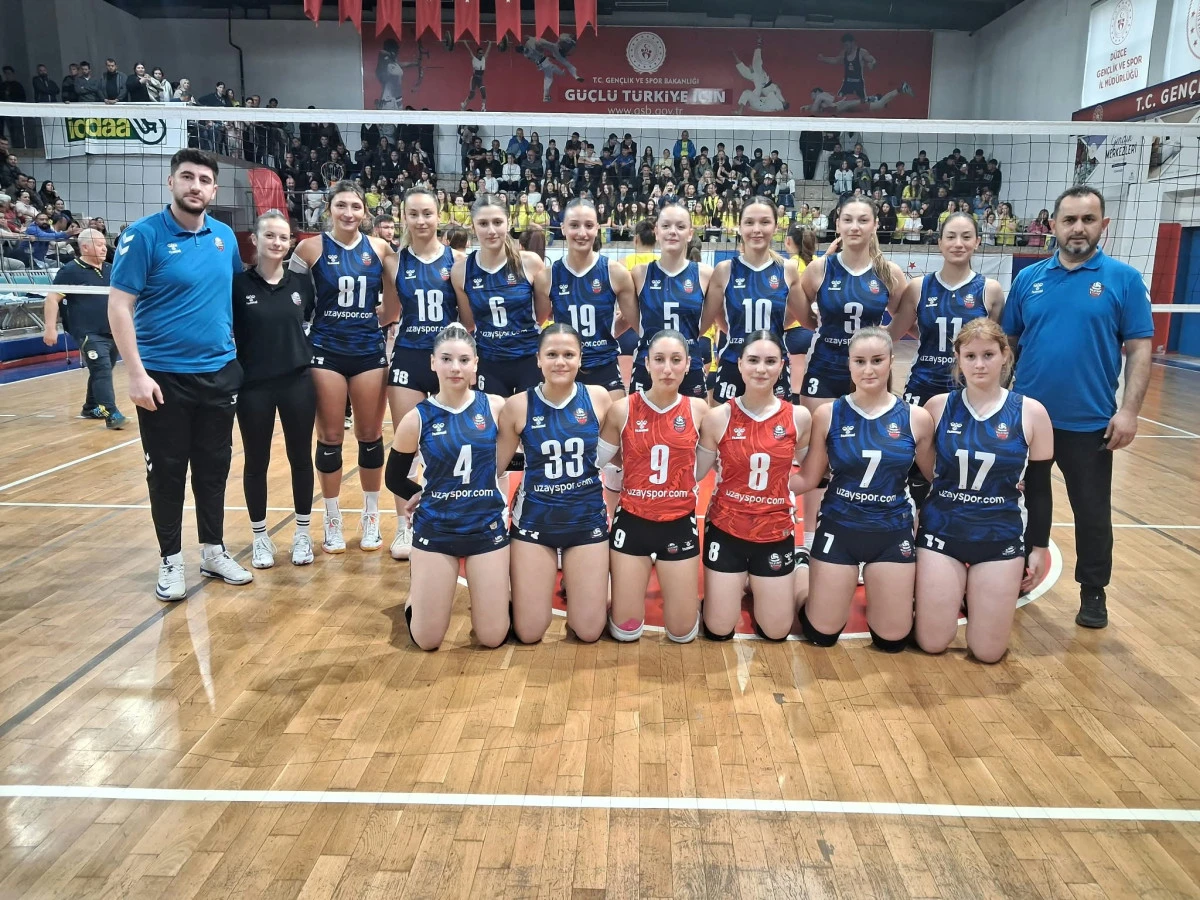 D&uuml;zce derbisinde kazanan D&uuml;zce Voleybol oldu