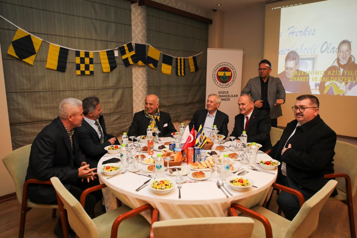 D&uuml;zce Fenerbah&ccedil;eliler Derneği İftarı Aziz Yıldırım ile Ta&ccedil;landı
