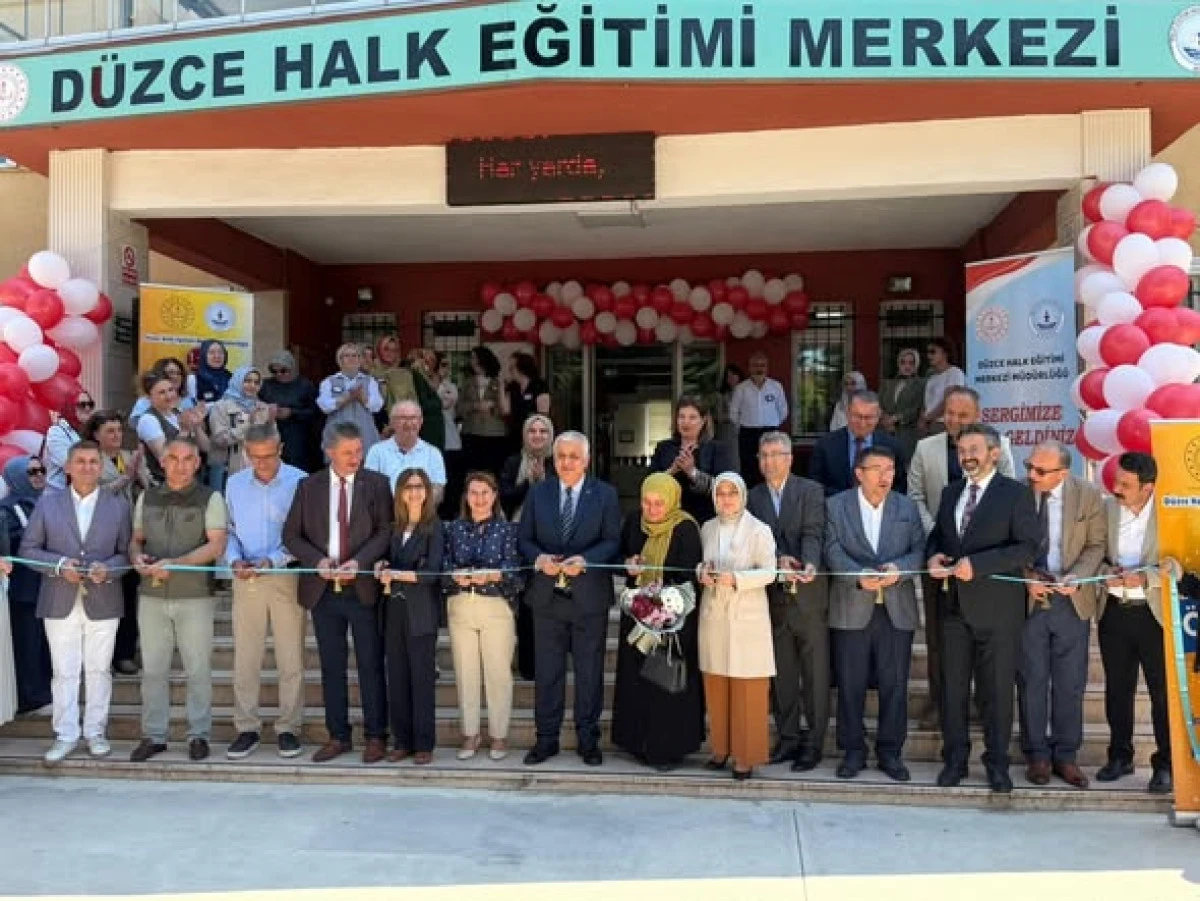 D&uuml;zce Halk Eğitimi Merkezi Hayat Boyu &Ouml;ğrenme Haftası Sergisi A&ccedil;ıldı