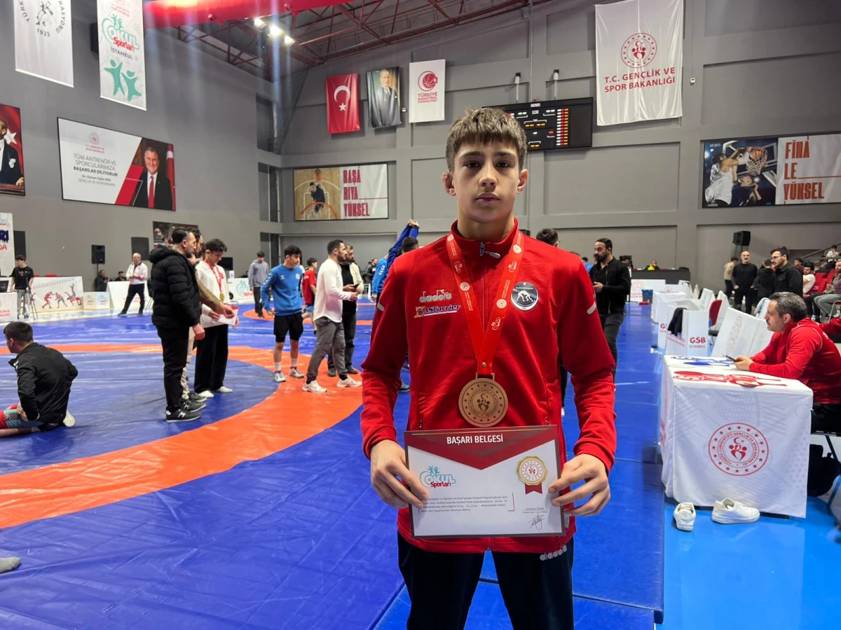 D&Uuml;ZCE Lİ G&Uuml;REŞ&Ccedil;İ T&Uuml;RKİYE ŞAMPİYONASINDA K&Uuml;RS&Uuml;YE &Ccedil;IKTI